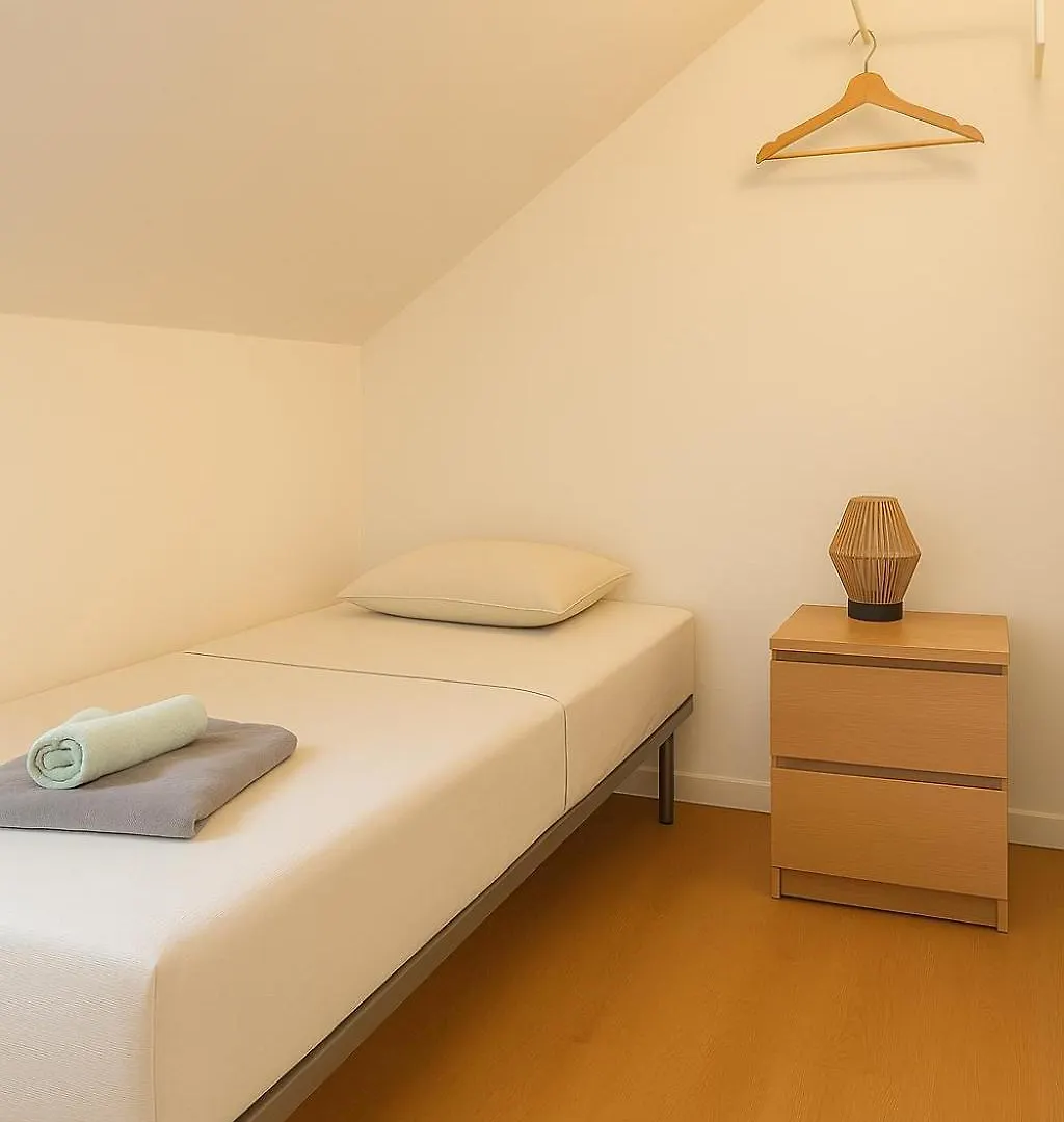 Privatunterkunft Santos Apartment In Central Lisbon With River View