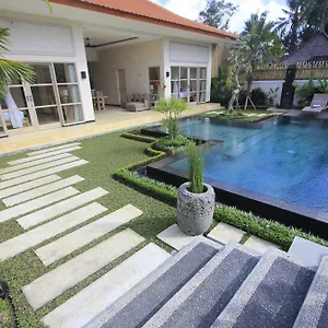https://villa-rumah-lumbung.ubudhotelsnow.com