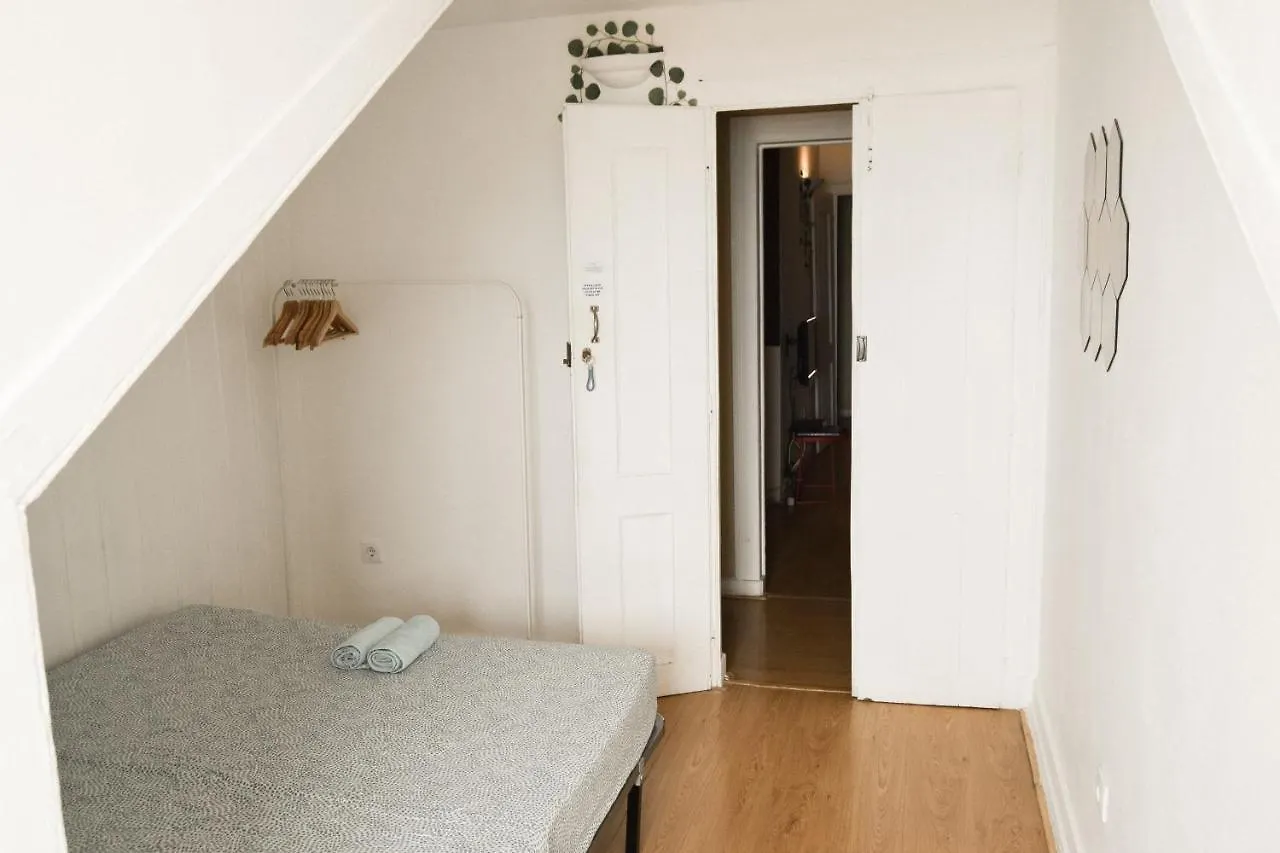Homestay Santos Apartment In Central Lisbon With River View