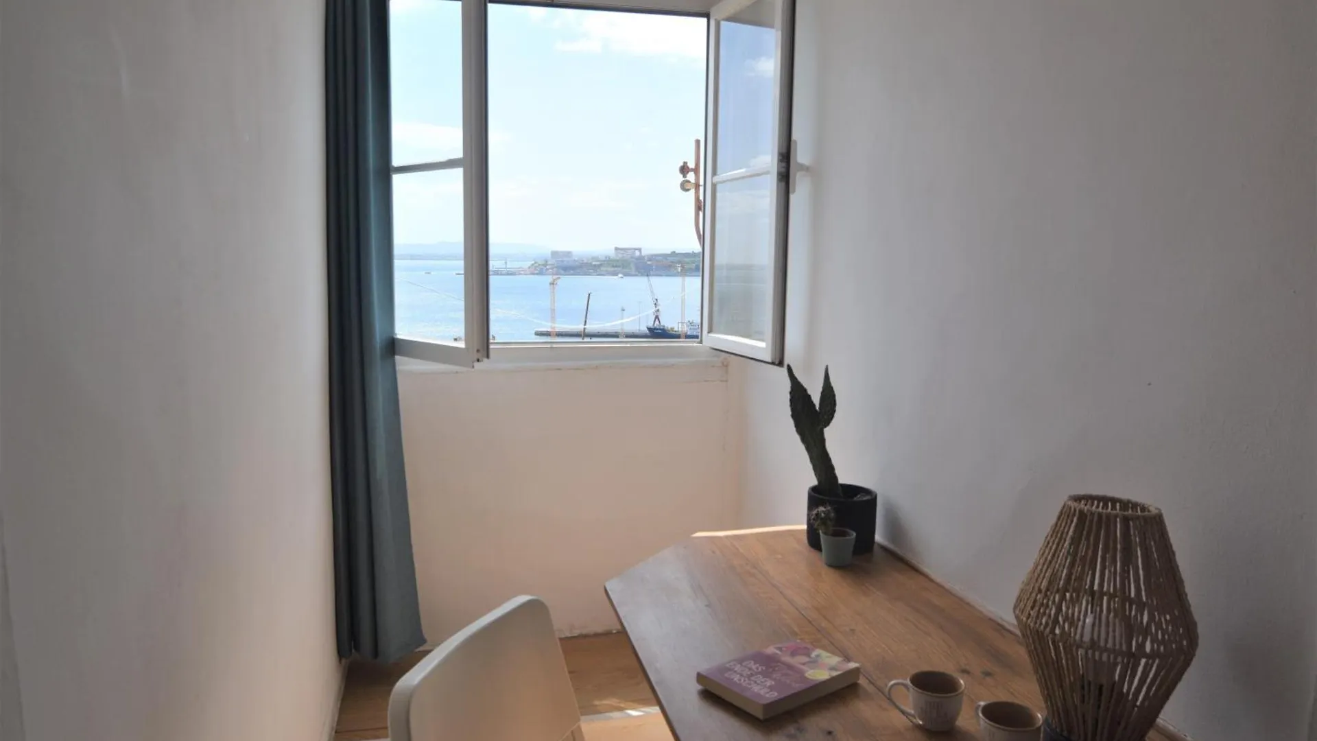 Santos Apartment In Central Lisbon With River View contacts