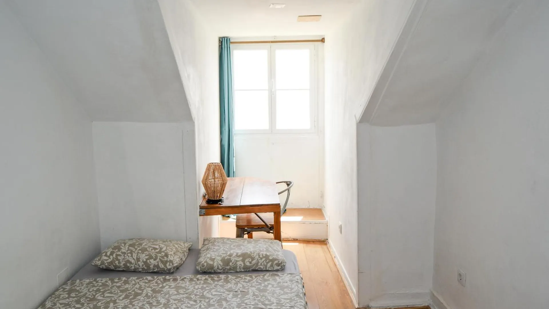 Homestay Santos Apartment In Central Lisbon With River View