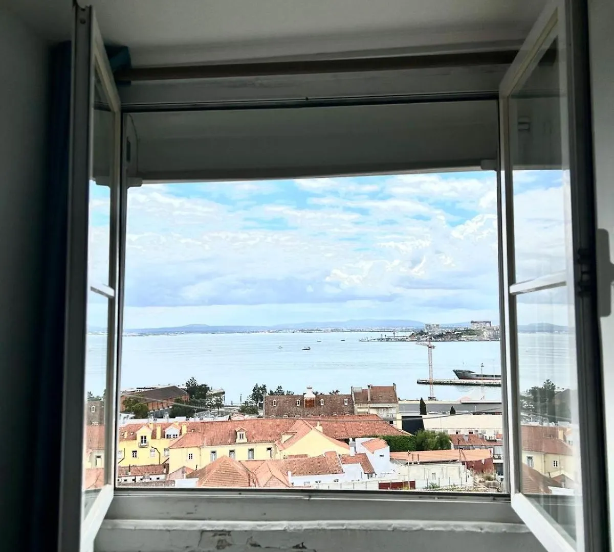 Santos Apartment In Central Lisbon With River View